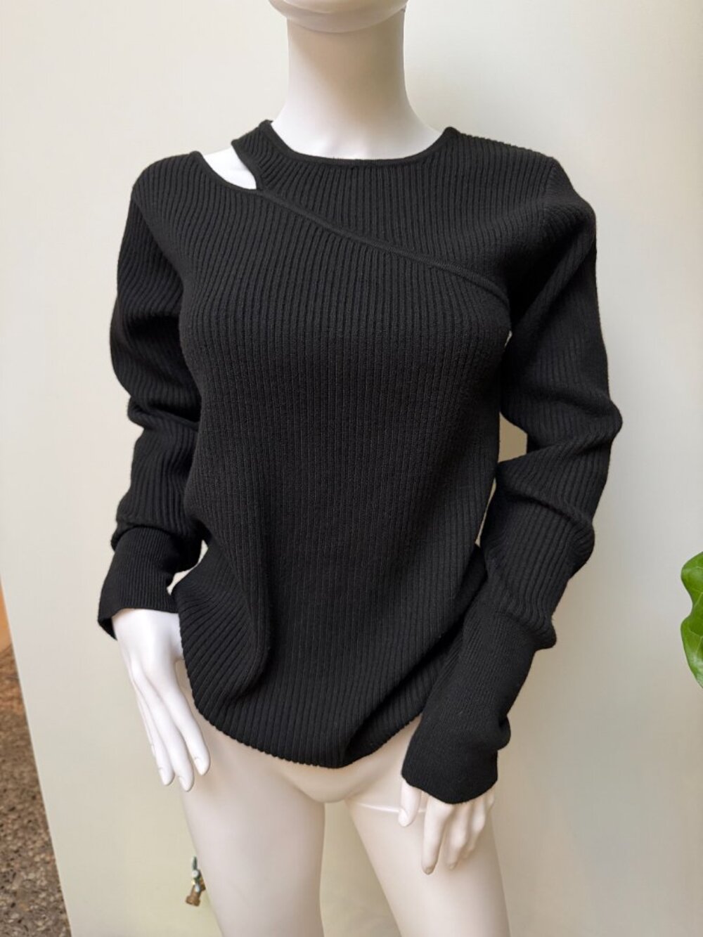 New G by Giuliana Black Label Women's Cutout Shoulder Rib Knit Sweater - Black